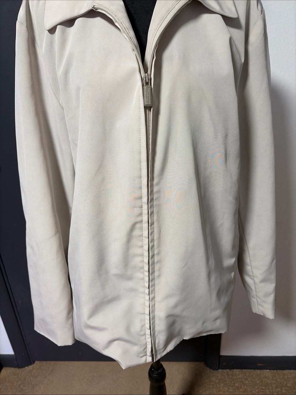 This lightweight Kenneth Cole Reaction windbreaker jacket